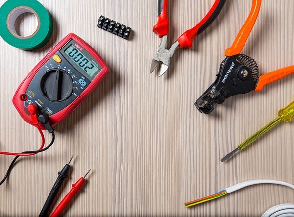 Bezpieczeństwo domu: jakie gniazda elektryczne są najbezpieczniejsze?